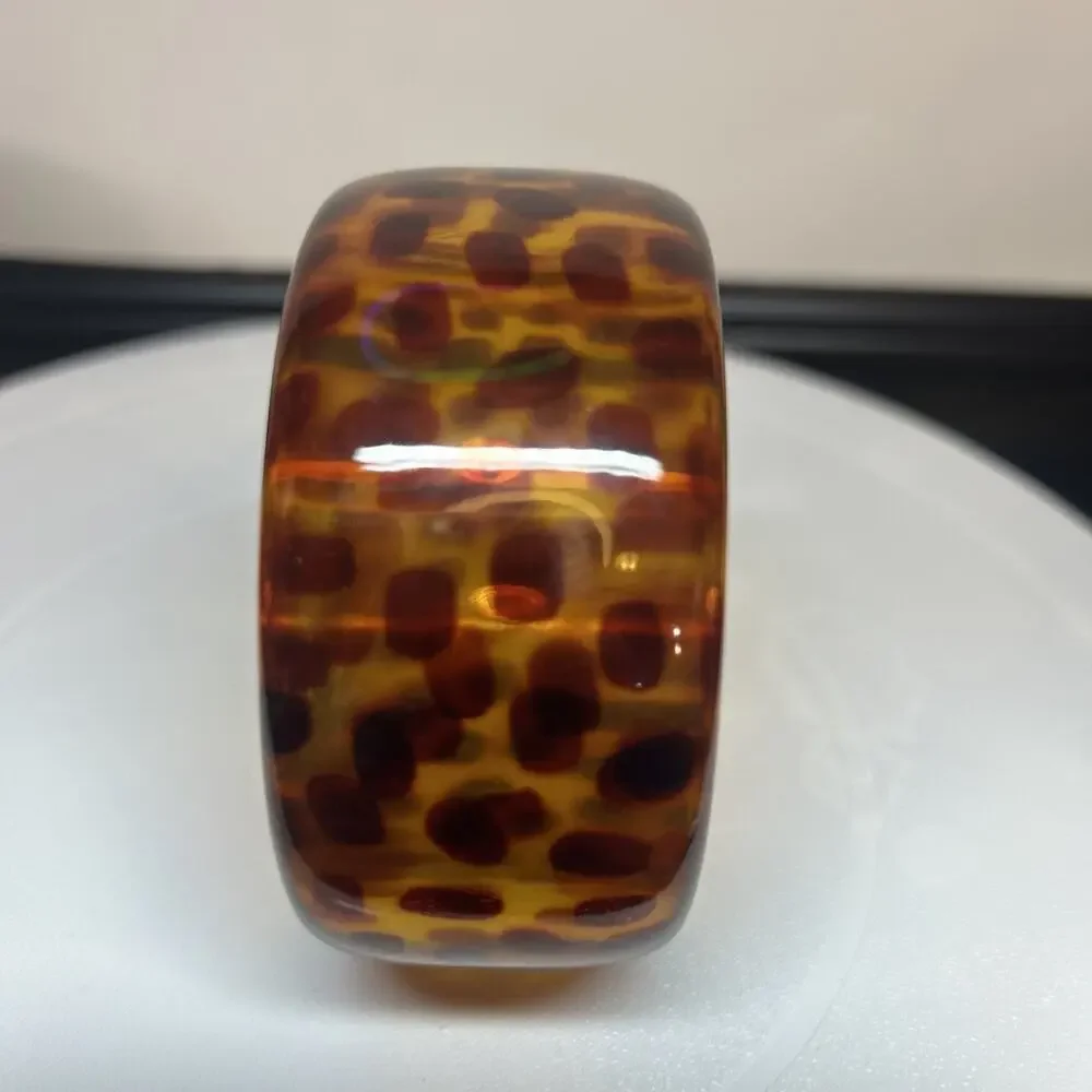 Joan Rivers Vintage Lucite Leopard Bangle Bracelet Signed 22cm Wide 1.5